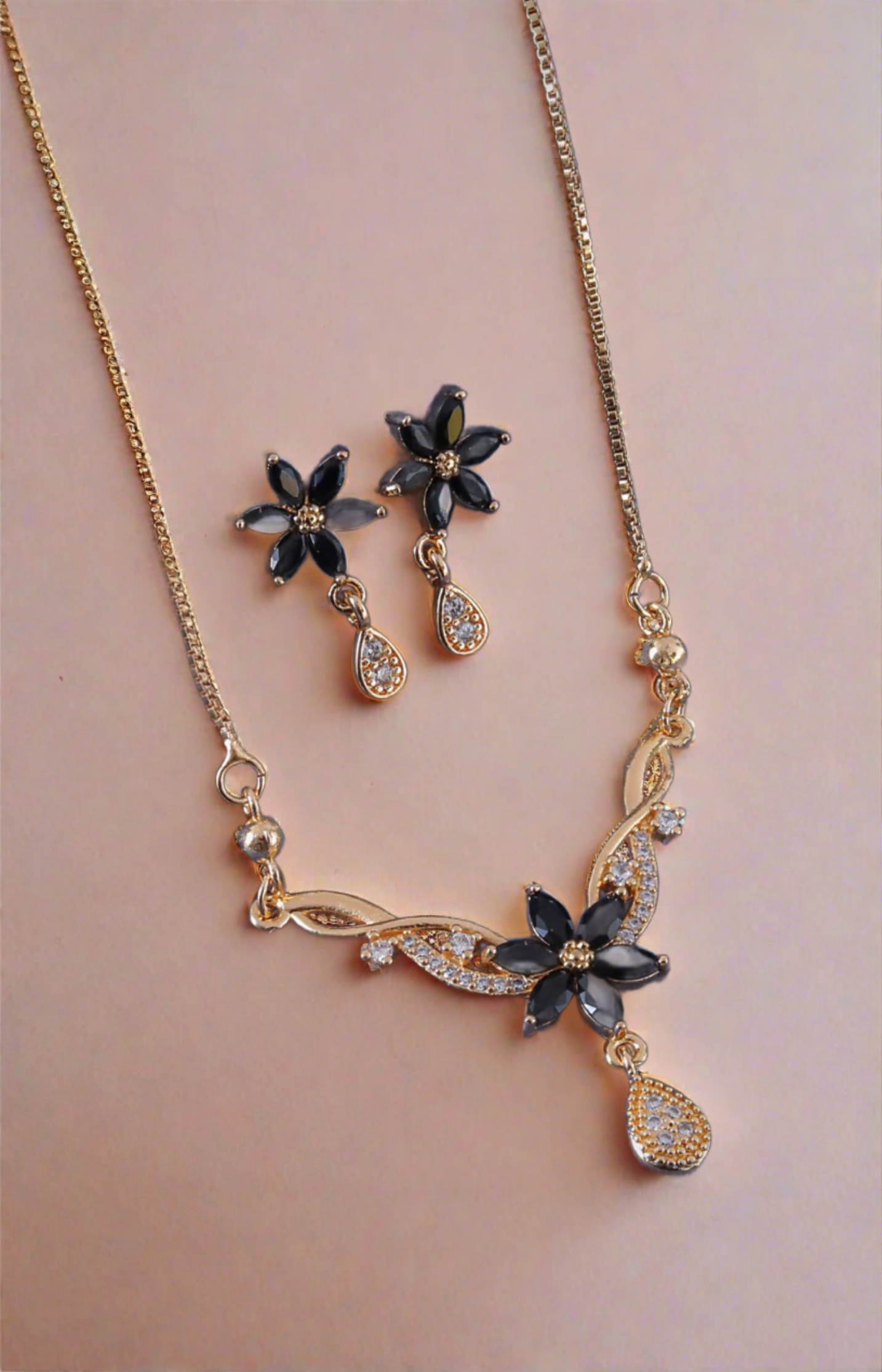 Black Daali Diamond Necklace Set