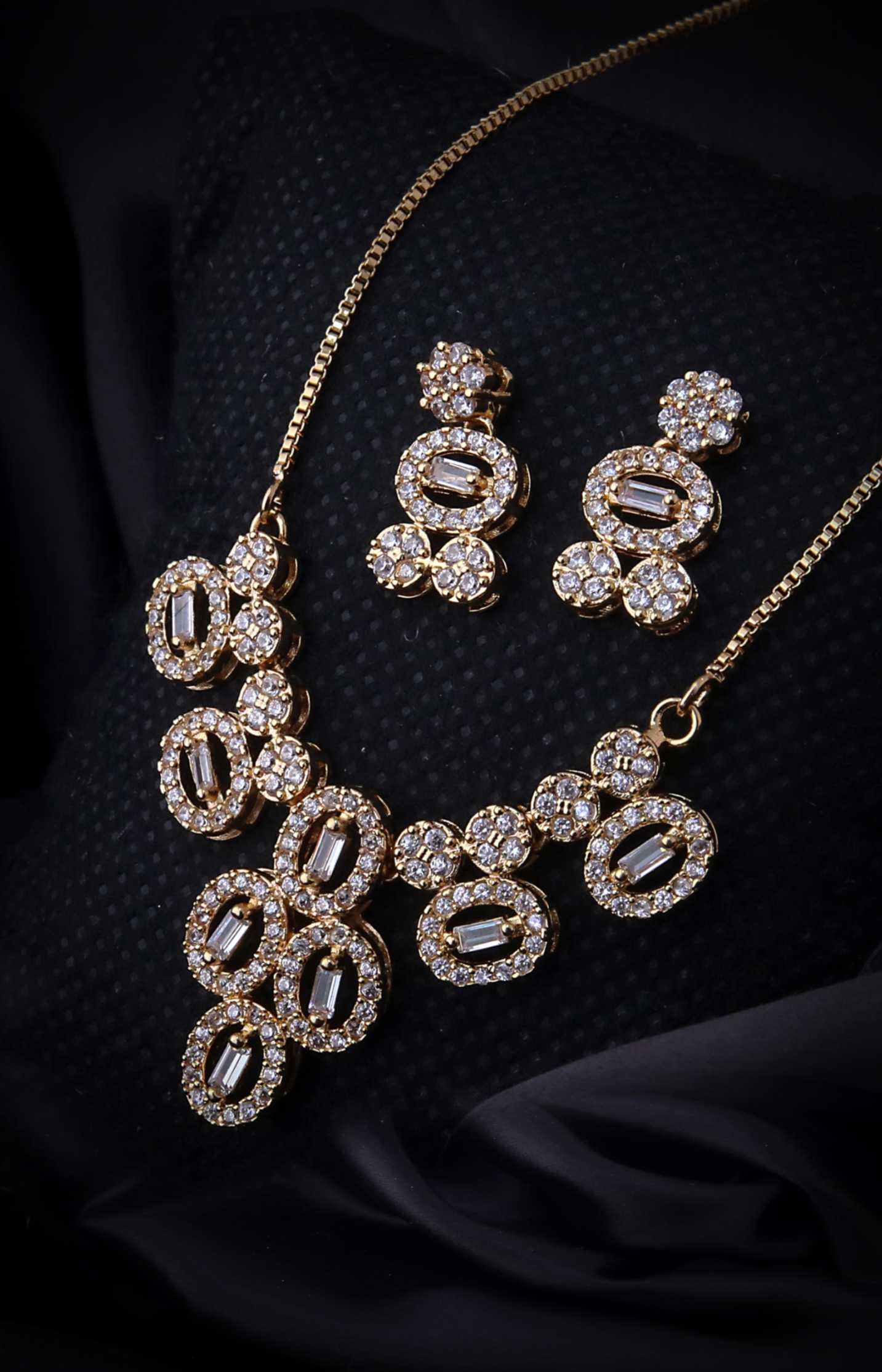 Hues of Dreams Diamond Necklace Set