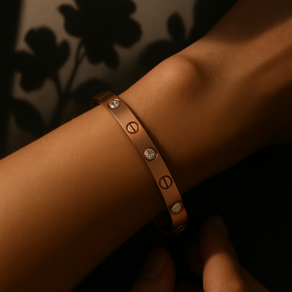 Luxury Anti Tarnish Screw Bracelet with Diamond Detailing