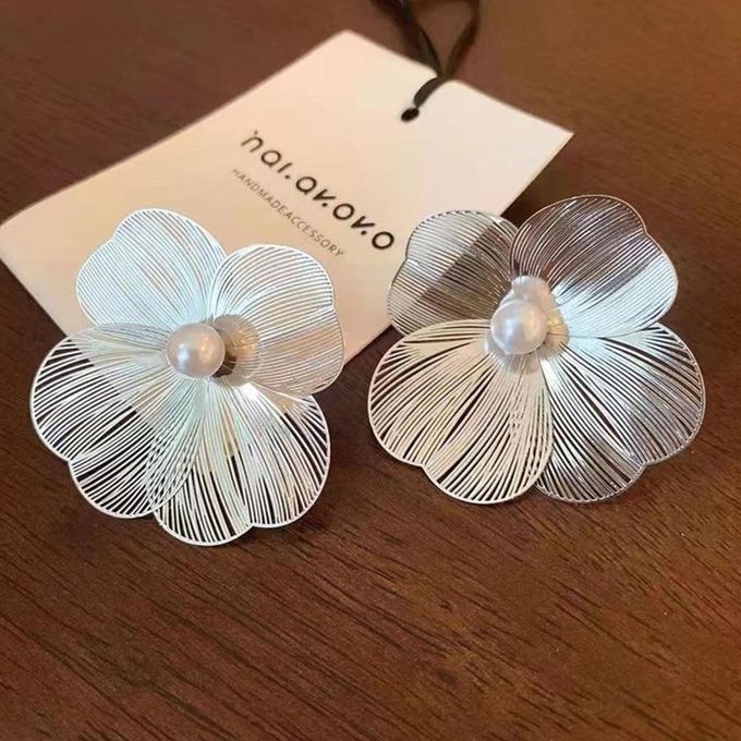 Elysian Pearl Stud Earrings