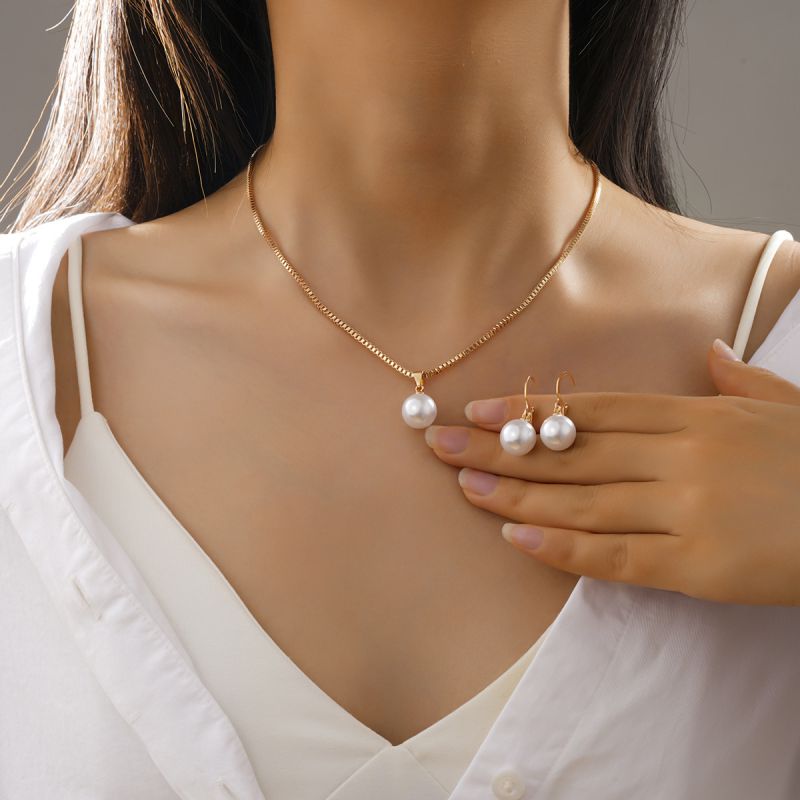 Margot Pearl Necklace Set
