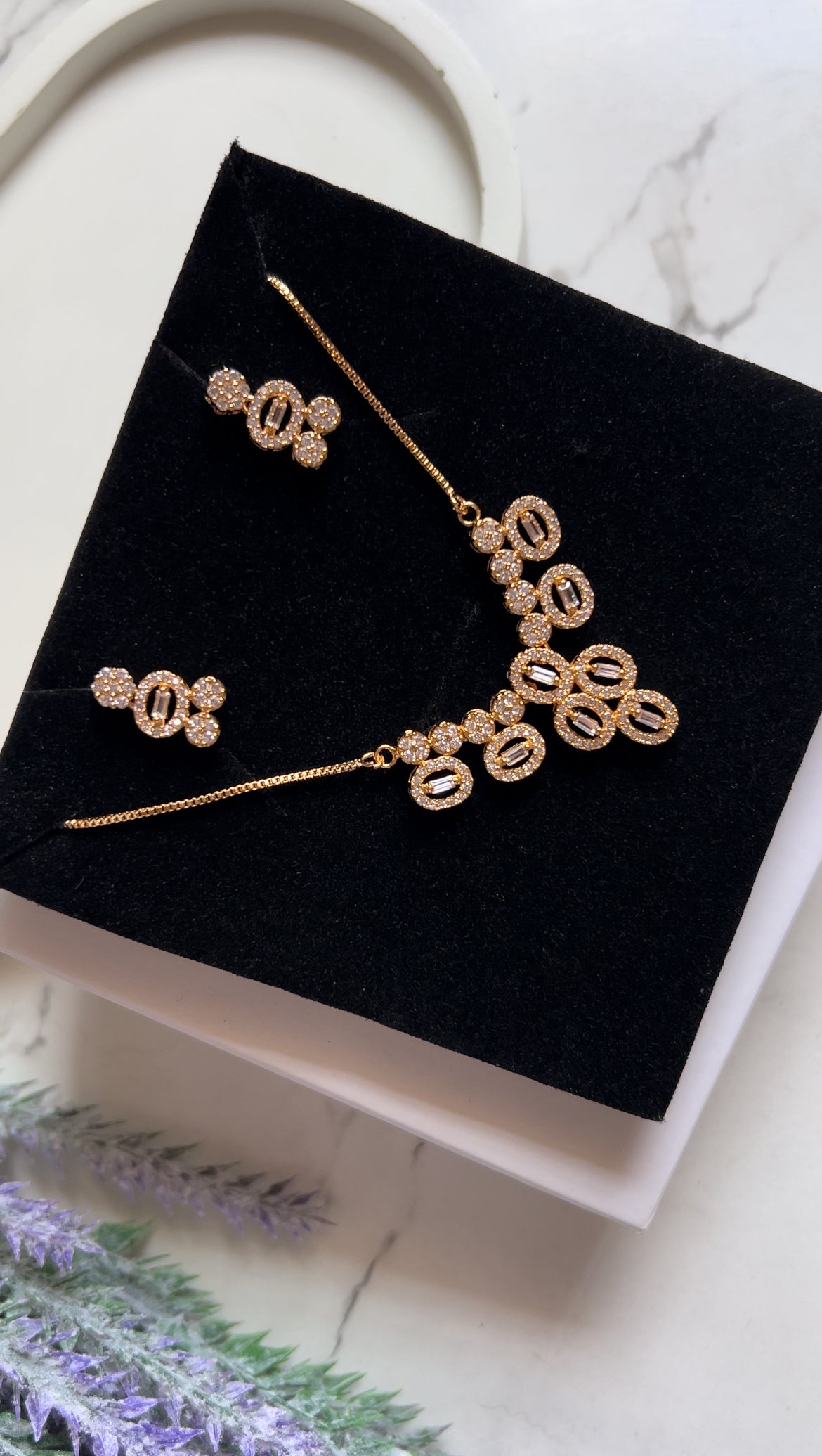 Hues of Dreams Diamond Necklace Set