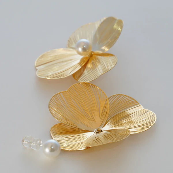Elysian Pearl Stud Earrings