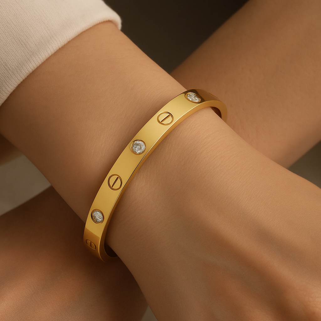 Luxury Anti Tarnish Screw Bracelet with Diamond Detailing