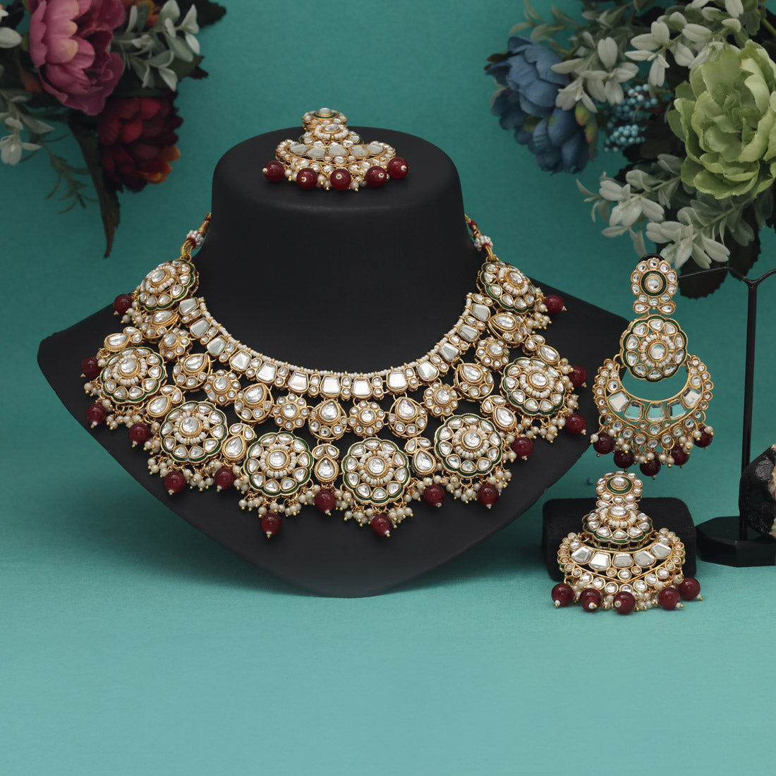 Kaamini Kundan Necklace Set