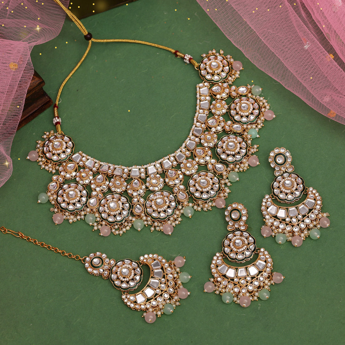 Kaamini Kundan Necklace Set