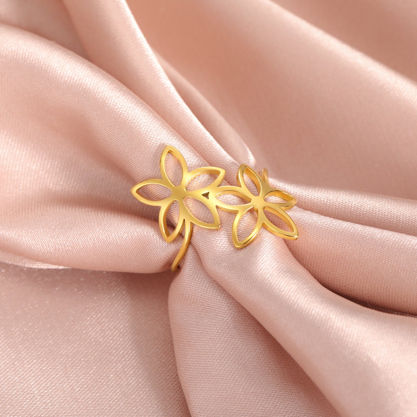 Twin Daisy Blooms Ring