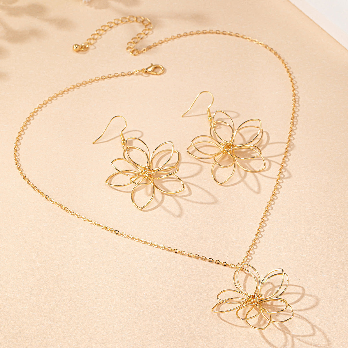 Magnolia Necklace Set