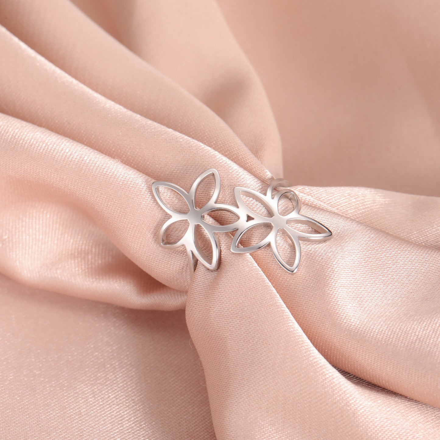 Twin Daisy Blooms Ring