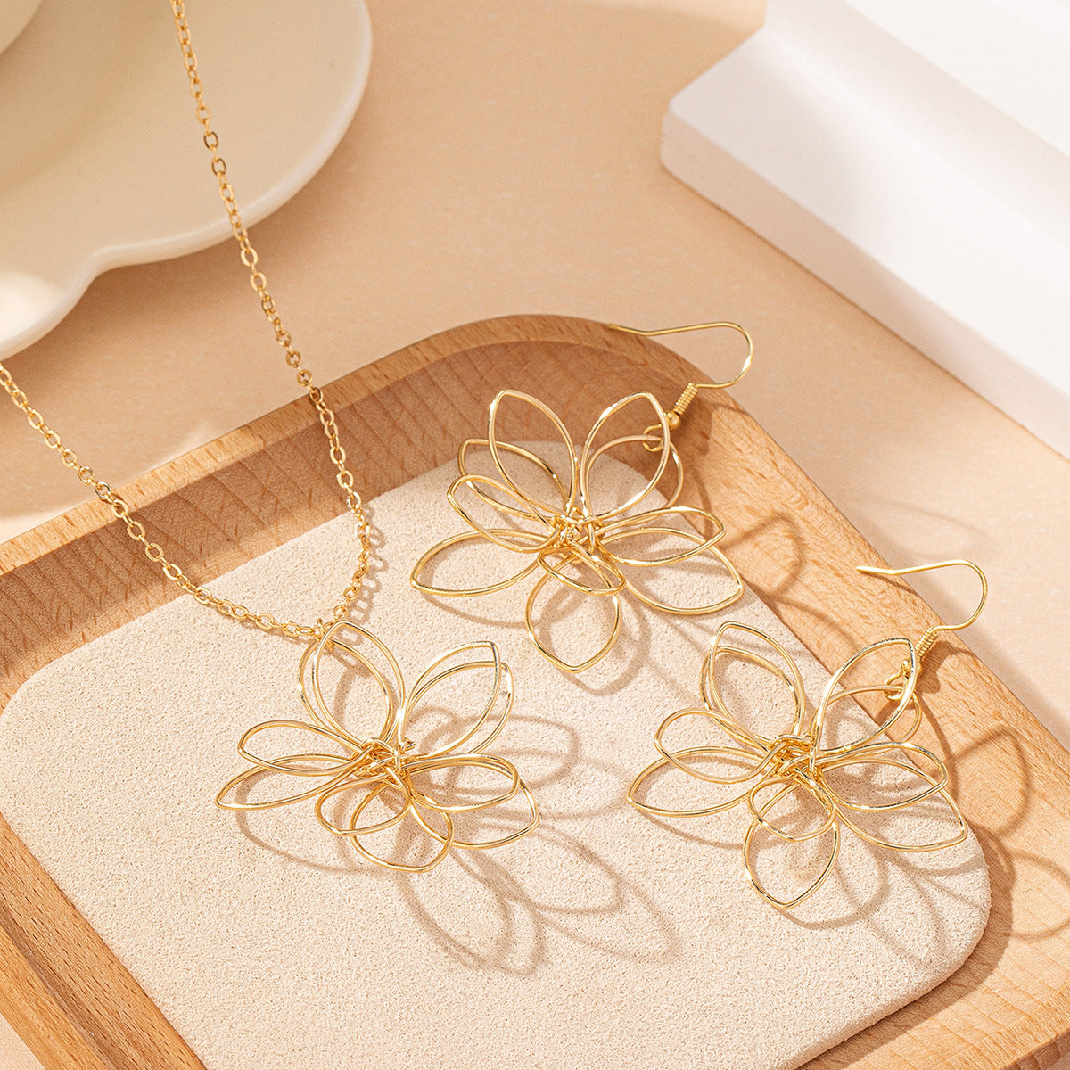 Magnolia Necklace Set