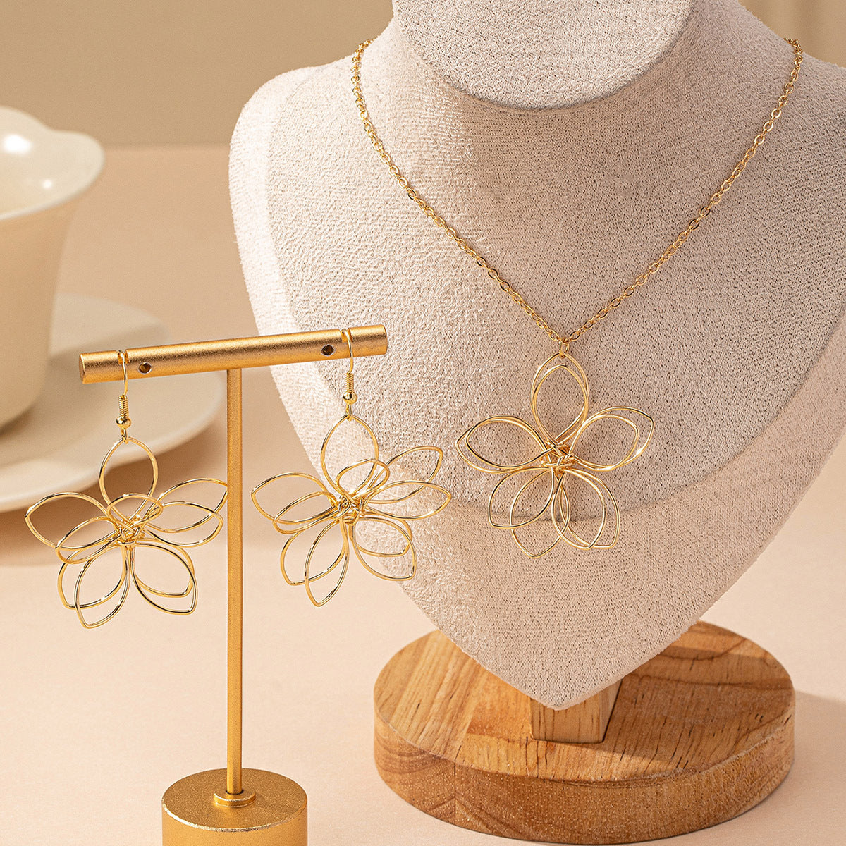 Magnolia Necklace Set