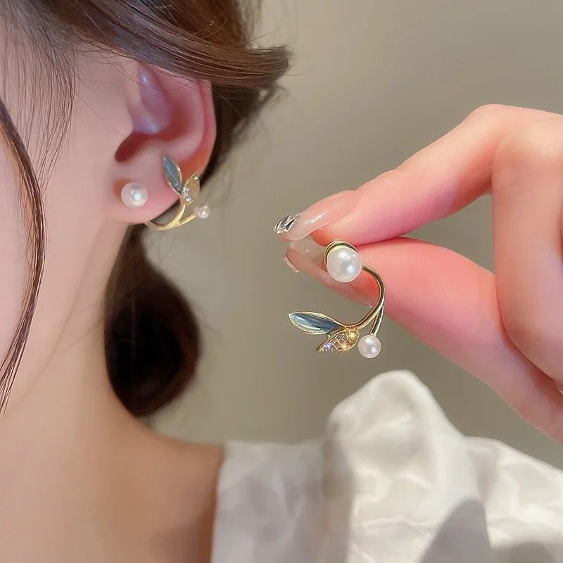 Pearl Vine Twilight Earrings