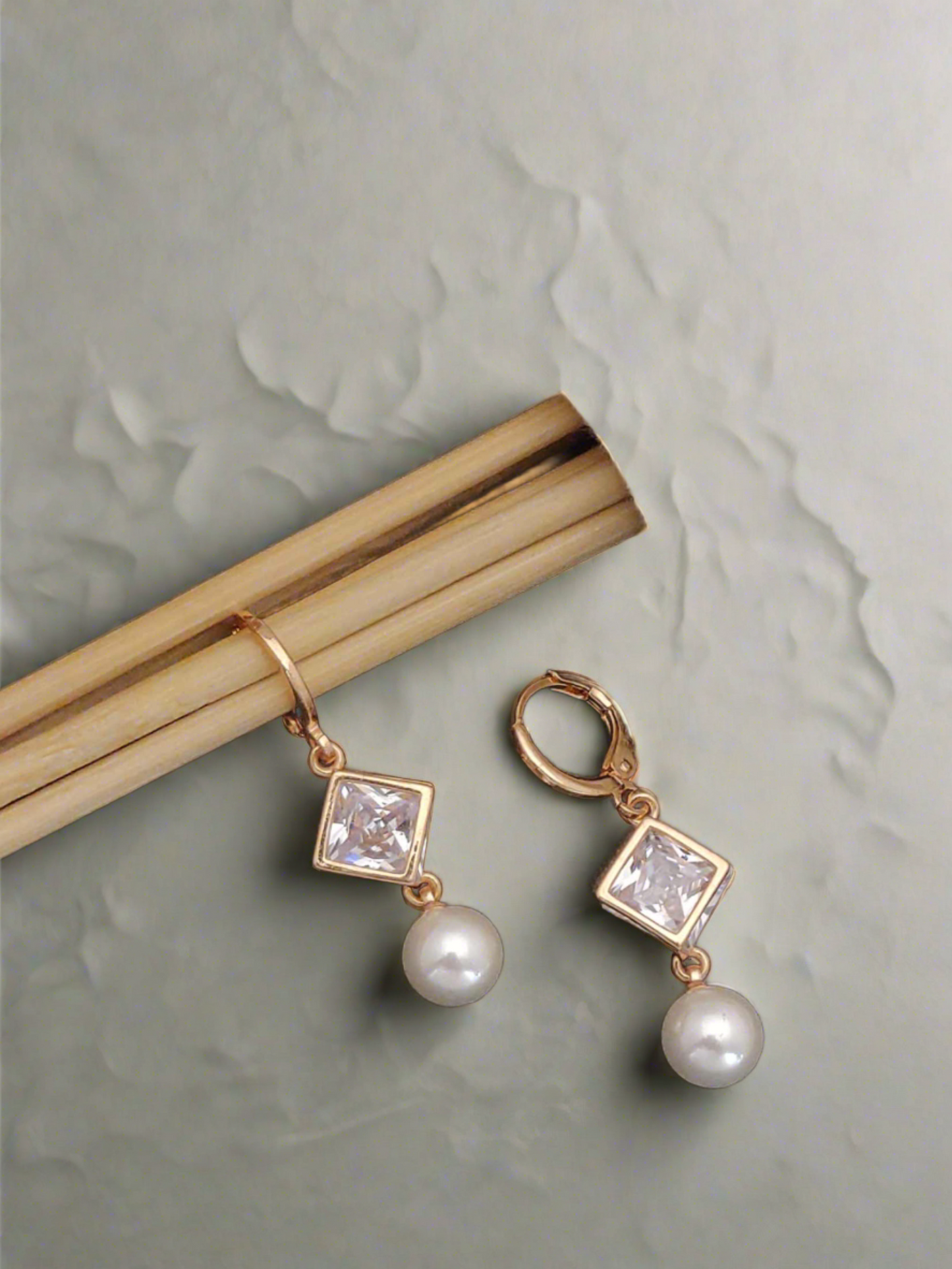 Dangle Pearl Earrings