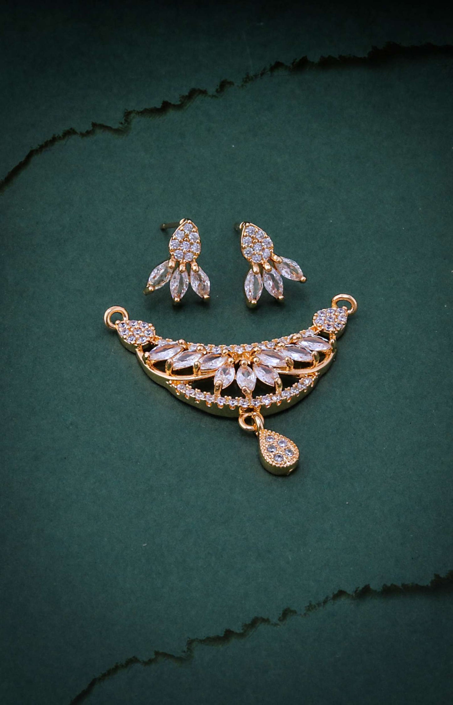 Evergreen Locket Necklace Set