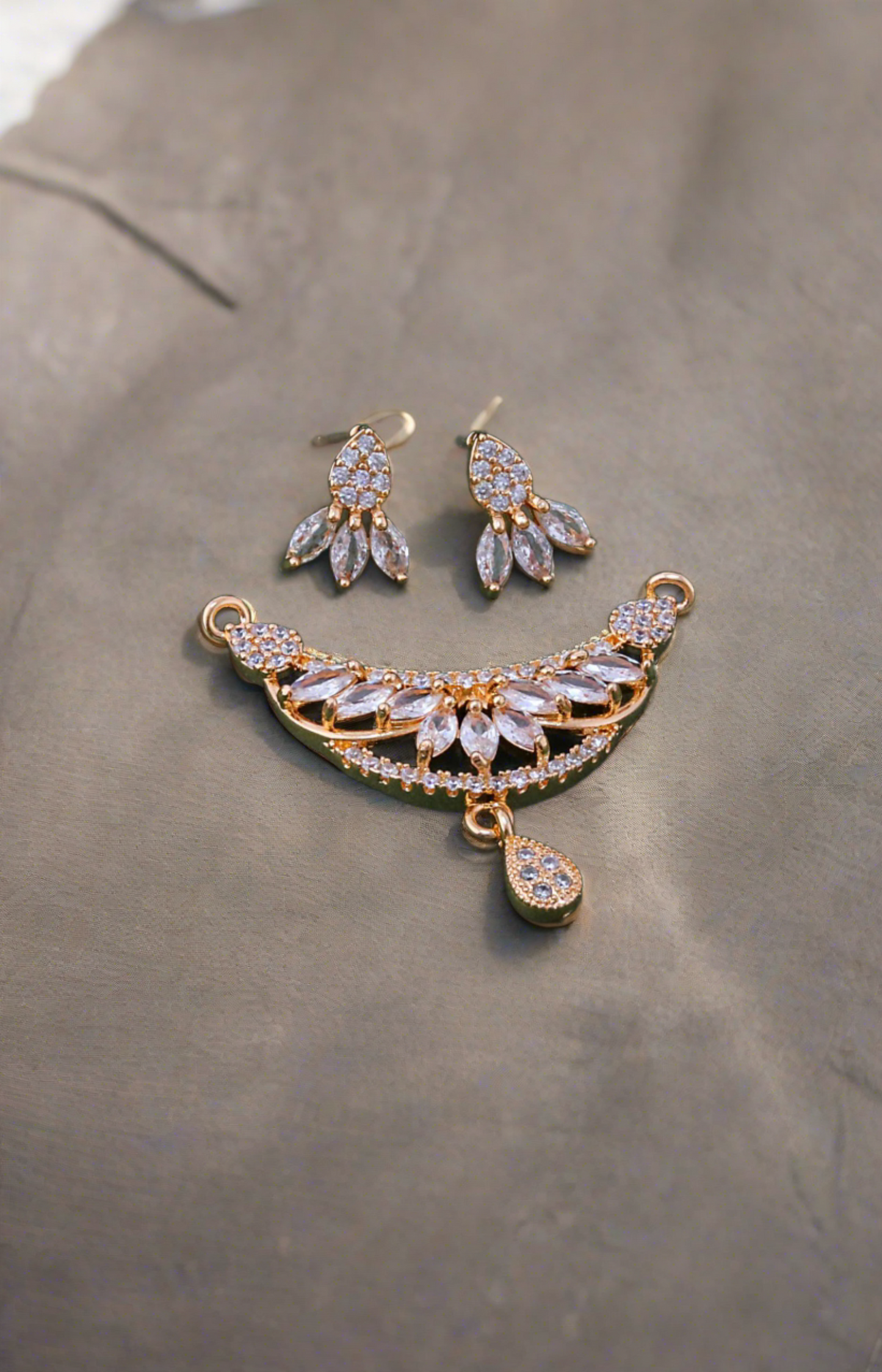 Evergreen Locket Necklace Set