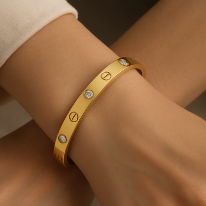 Luxury Anti Tarnish Screw Bracelet with Diamond Detailing