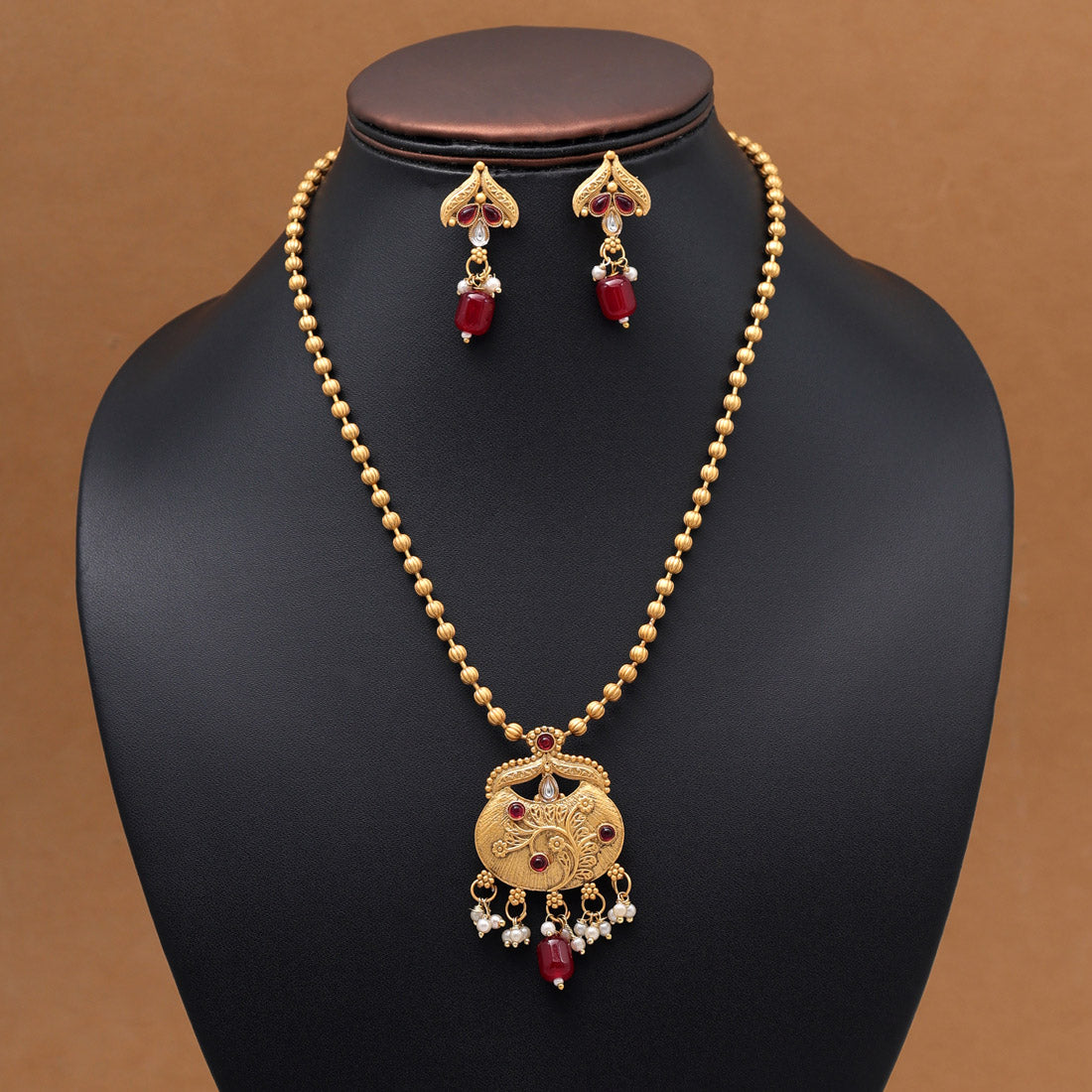 Rukmini Kalyani Pendant Set